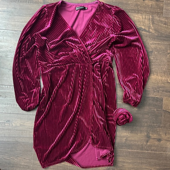 Luxurious Velvet Long Sleeve Dress in Deep Wine #c3 - Picture 1 of 2